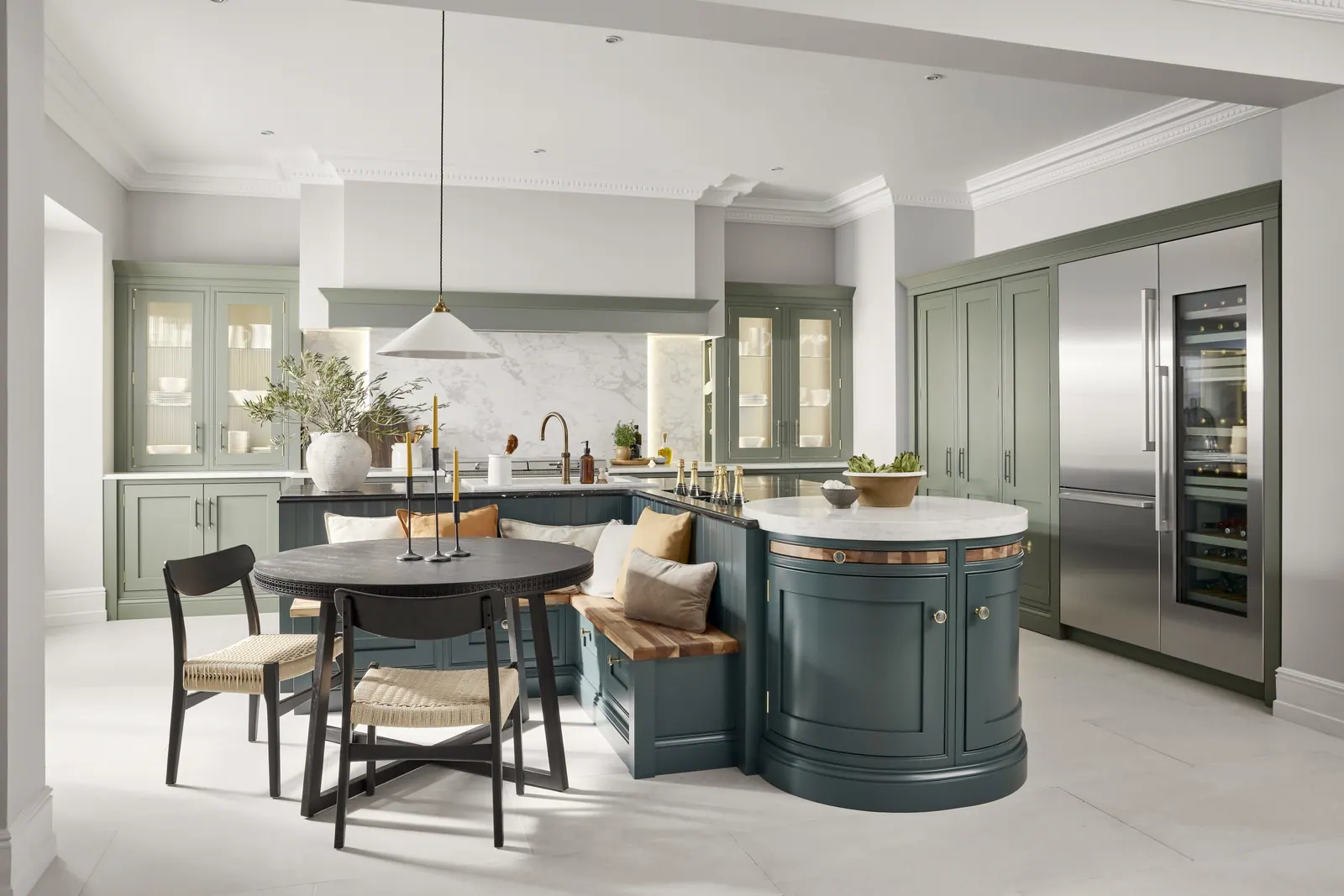 1909 Ovolo True Curve kitchen shown in Regiment