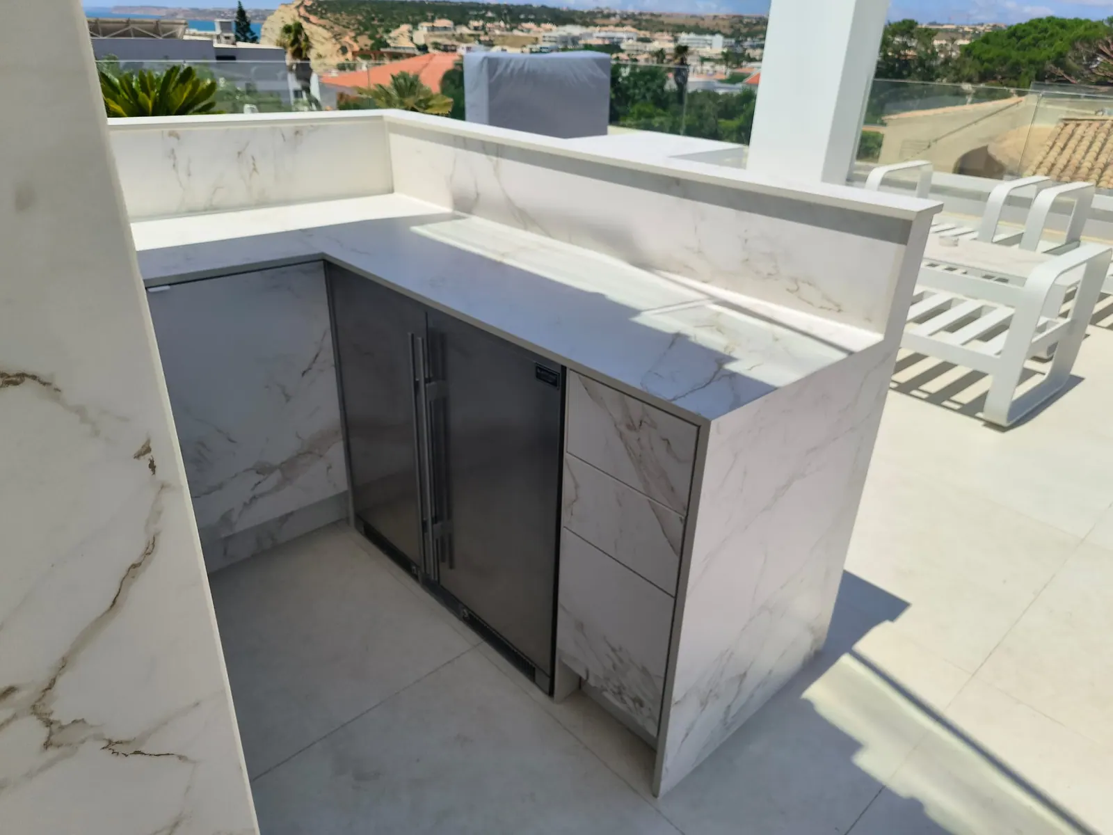 Porcelain outdoor kitchen